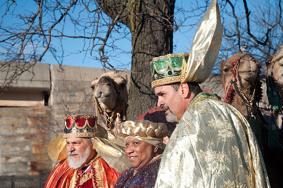 Three Kings and Two Camels under the BQE (Camel Eye Contact) - Graham Avenue, January 2011