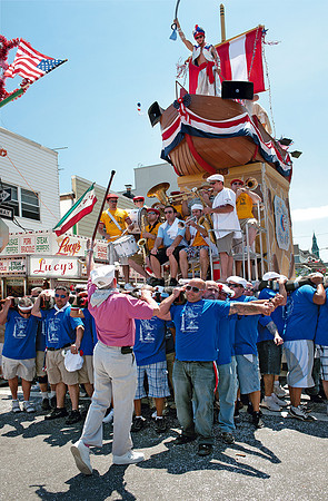 Raising of the Giglio - Giglio Festival on Havemeyer Street, during the day, July 2011